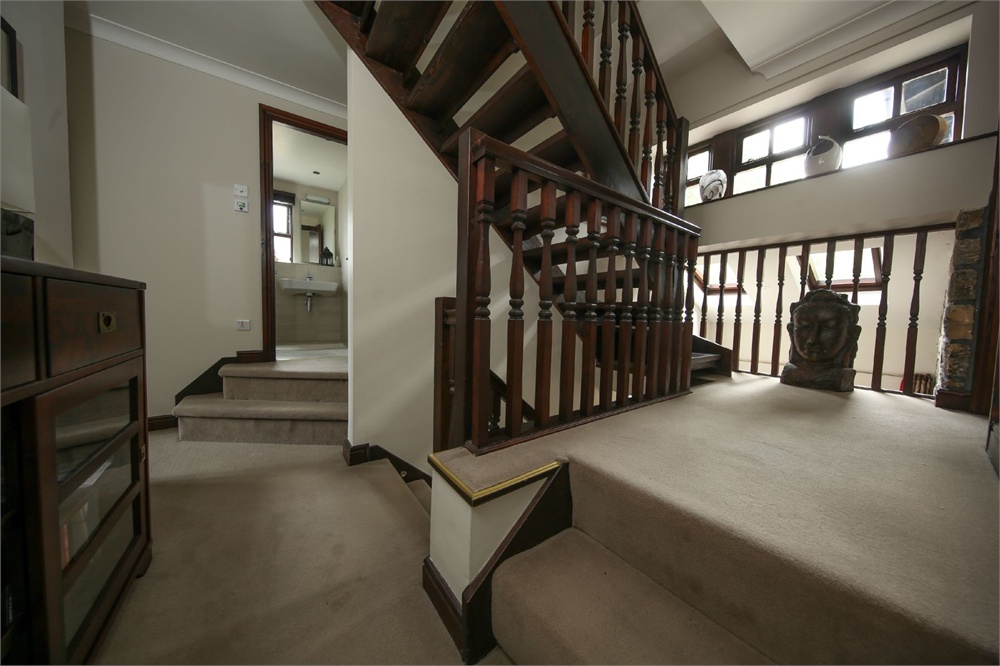 4 Dean Bridge Lane, Hepworth HD9 1TR