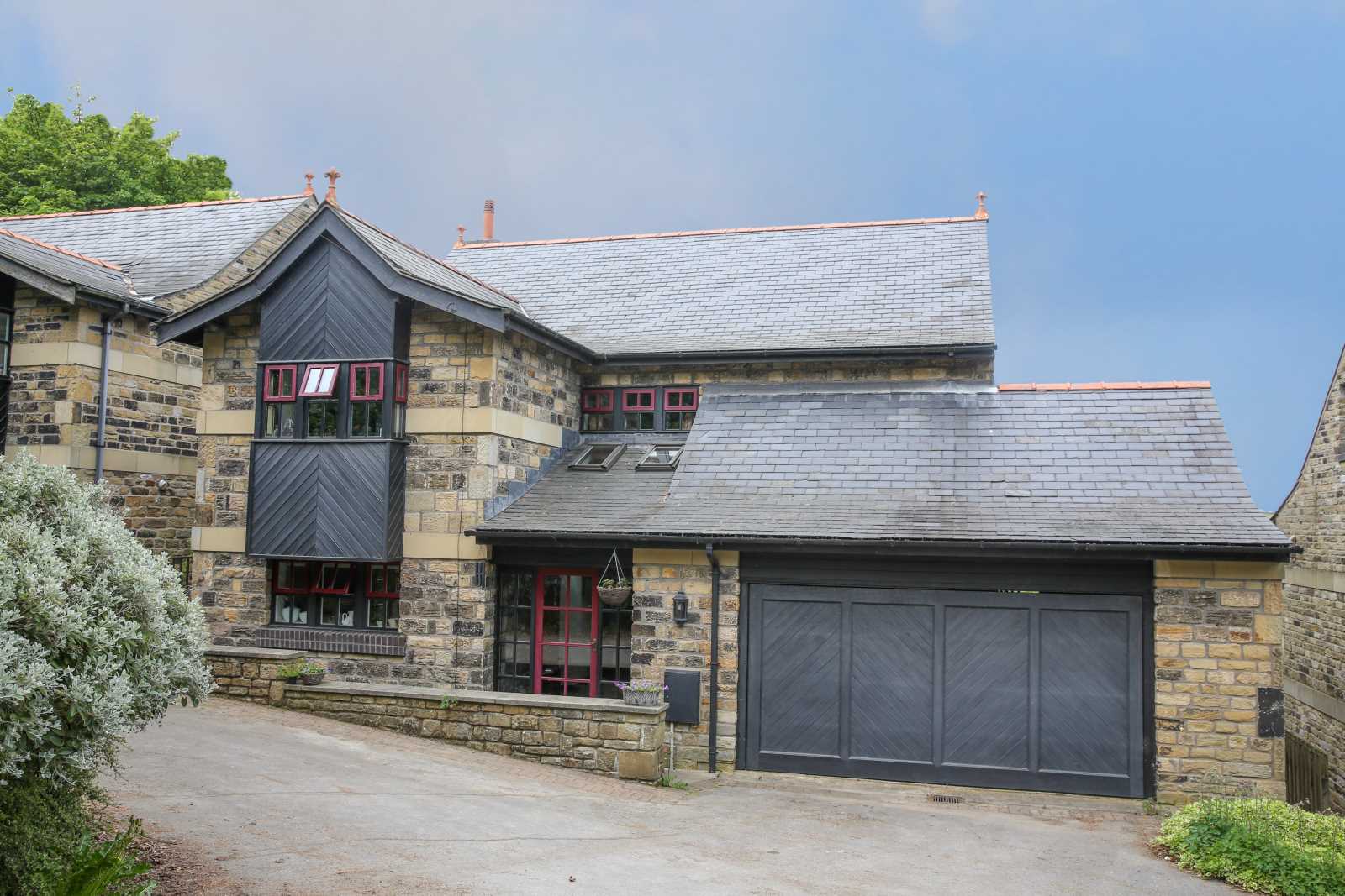4 Dean Bridge Lane, Hepworth HD9 1TR