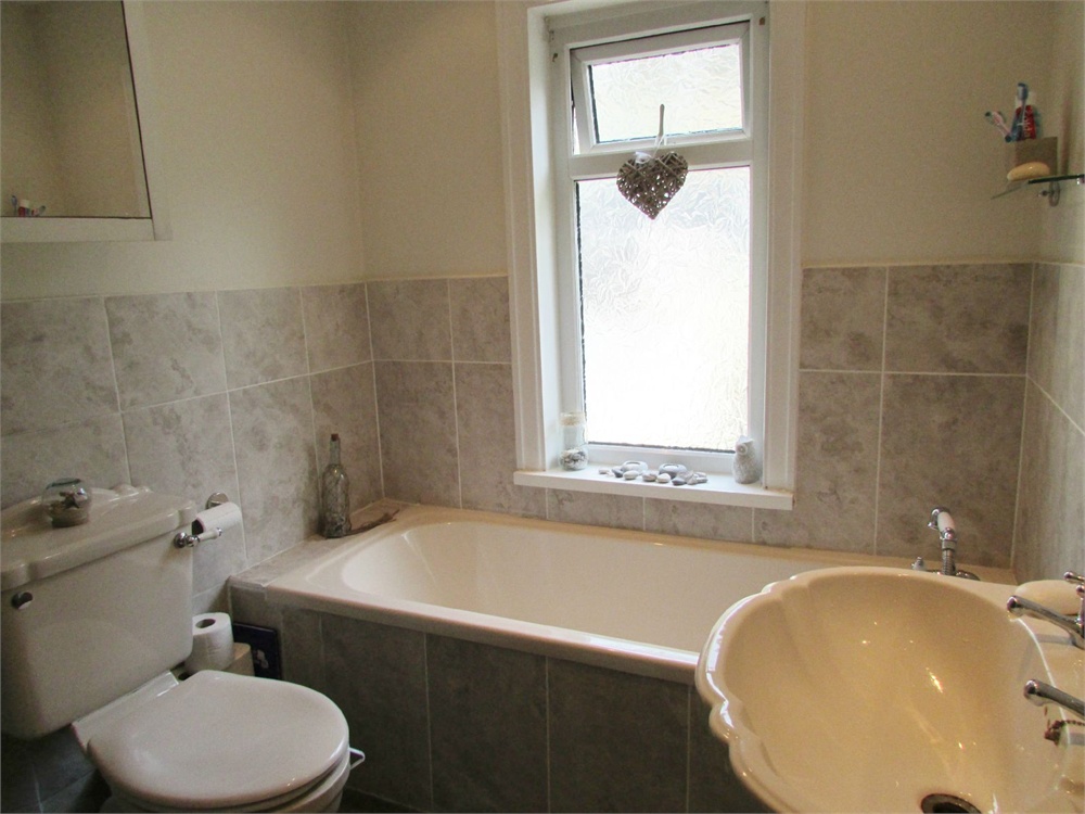191a SOMERSET ROAD, ALMONDBURY, HD5 8LY