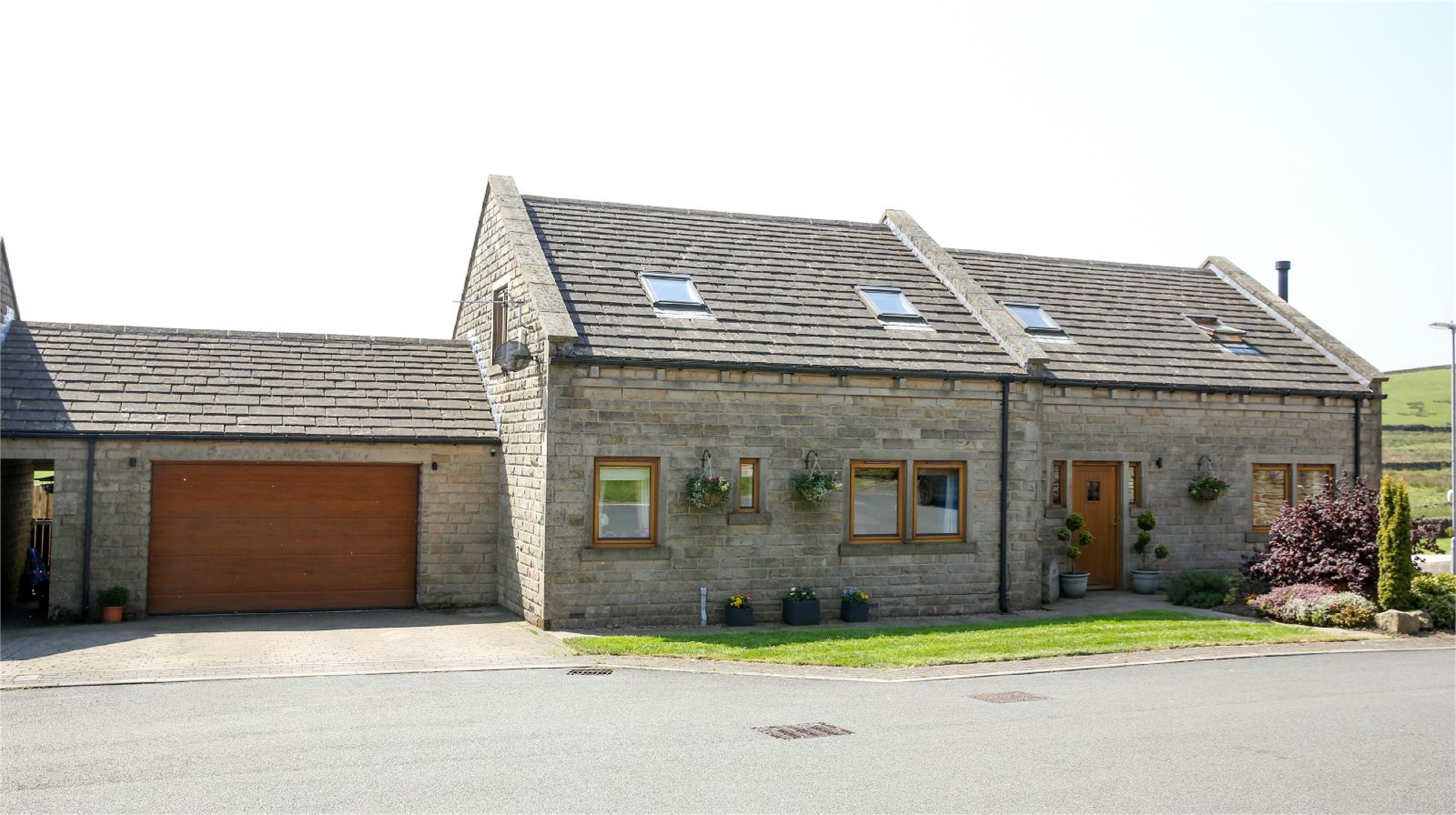 The Stables, Ford Court, Holmfirth HD9 3YR