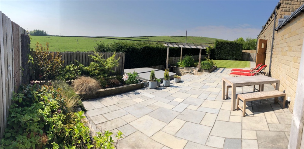 The Stables, Ford Court, Holmfirth HD9 3YR