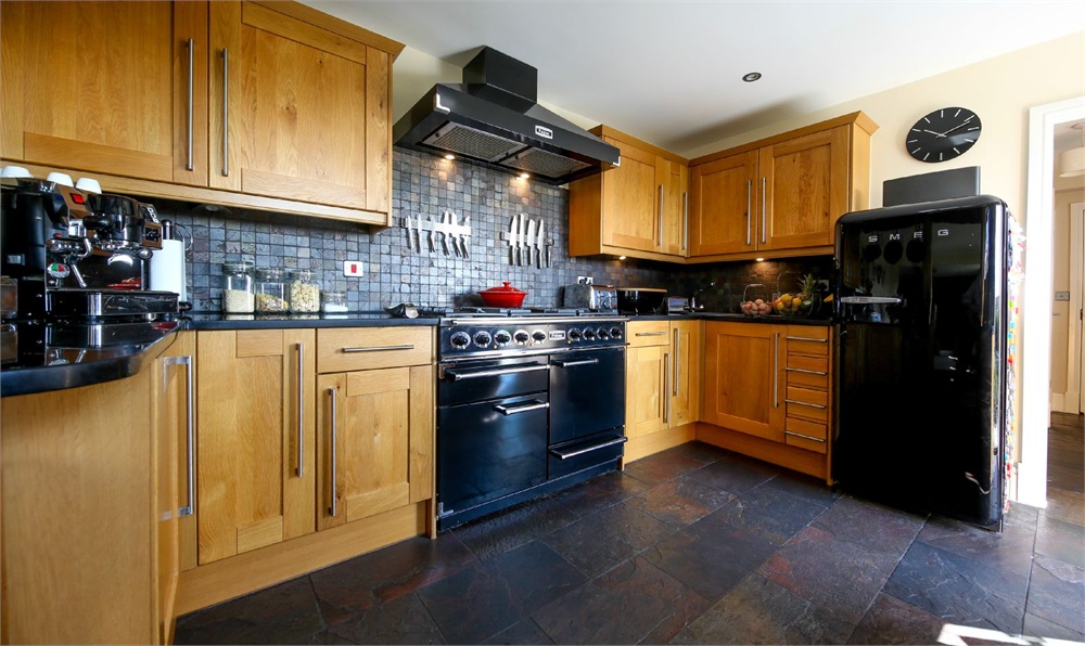 The Stables, Ford Court, Holmfirth HD9 3YR
