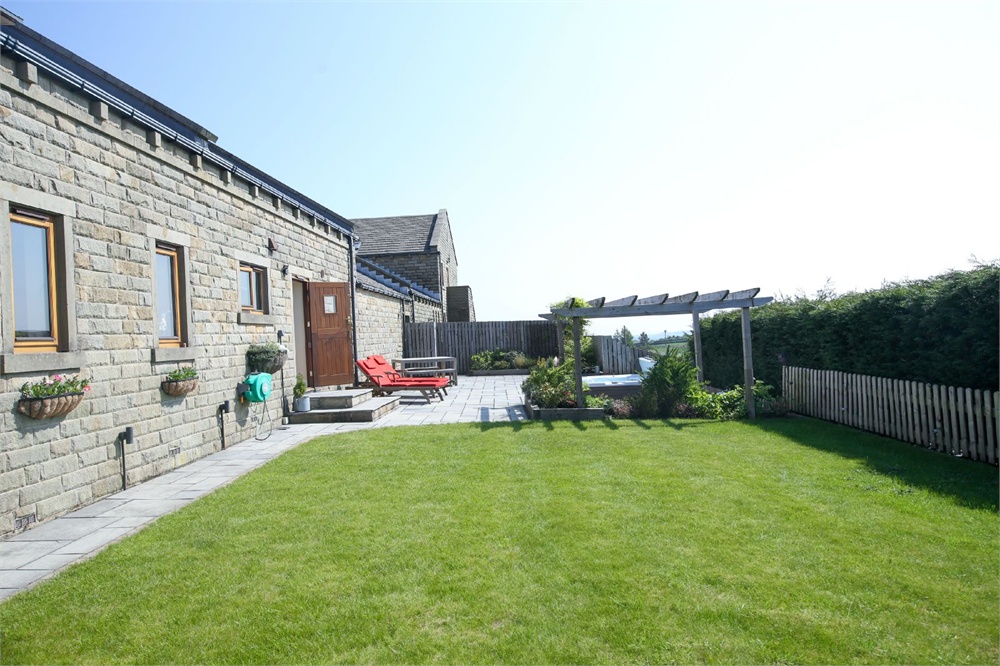 The Stables, Ford Court, Holmfirth HD9 3YR