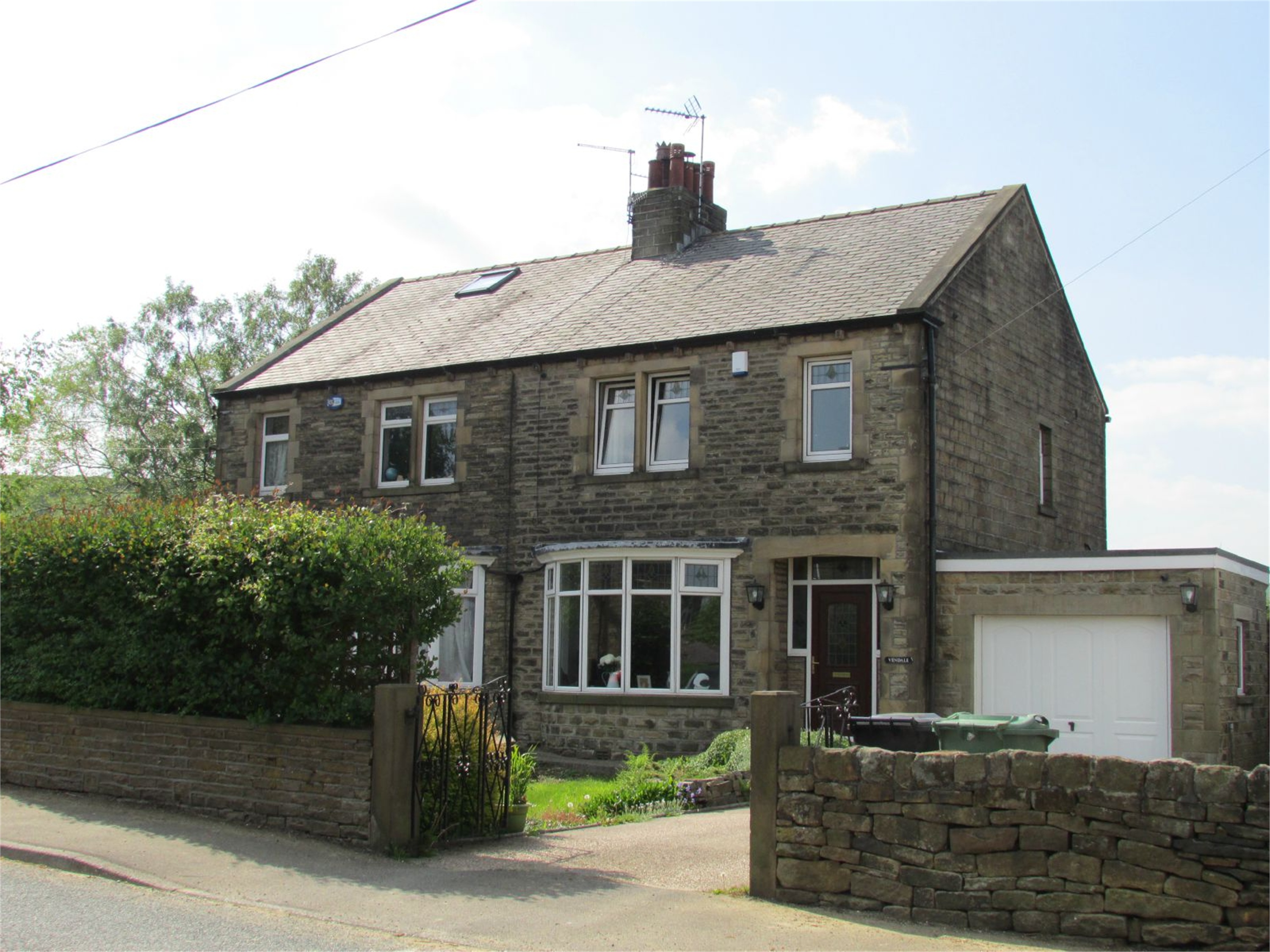 Vendale, Cinderhills Road, Holmfirth HD9 1EH