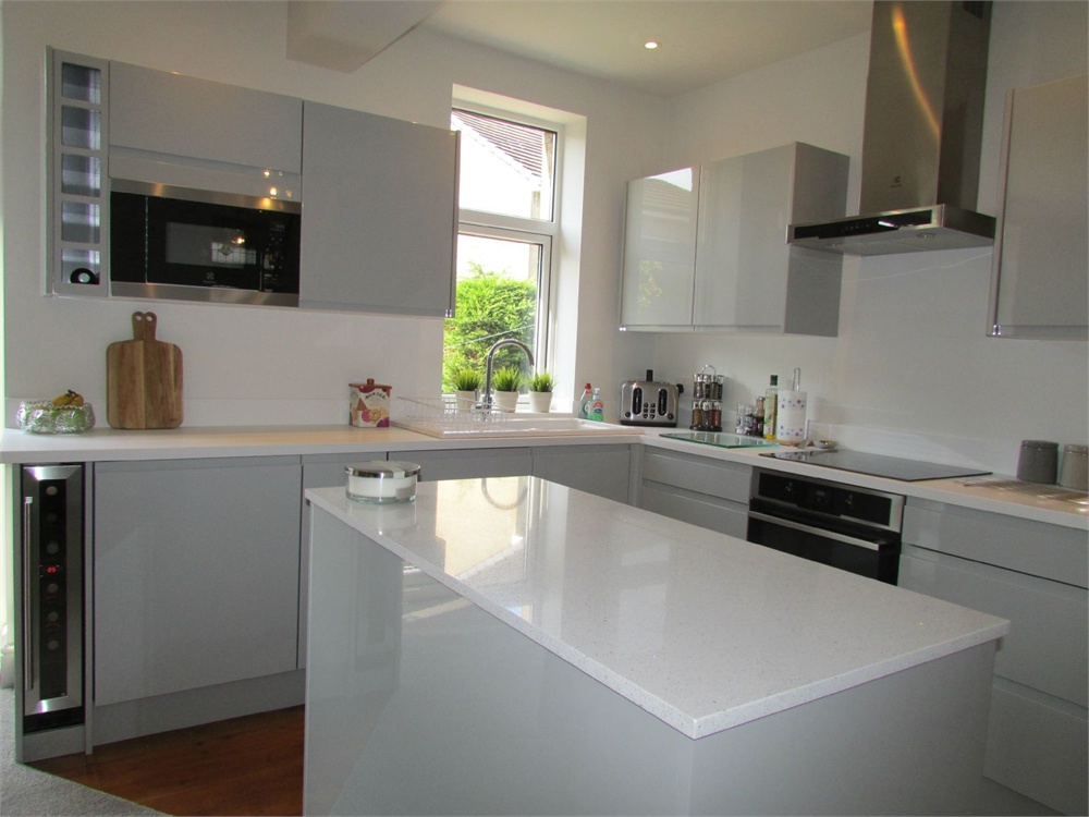 Vendale, Cinderhills Road, Holmfirth HD9 1EH