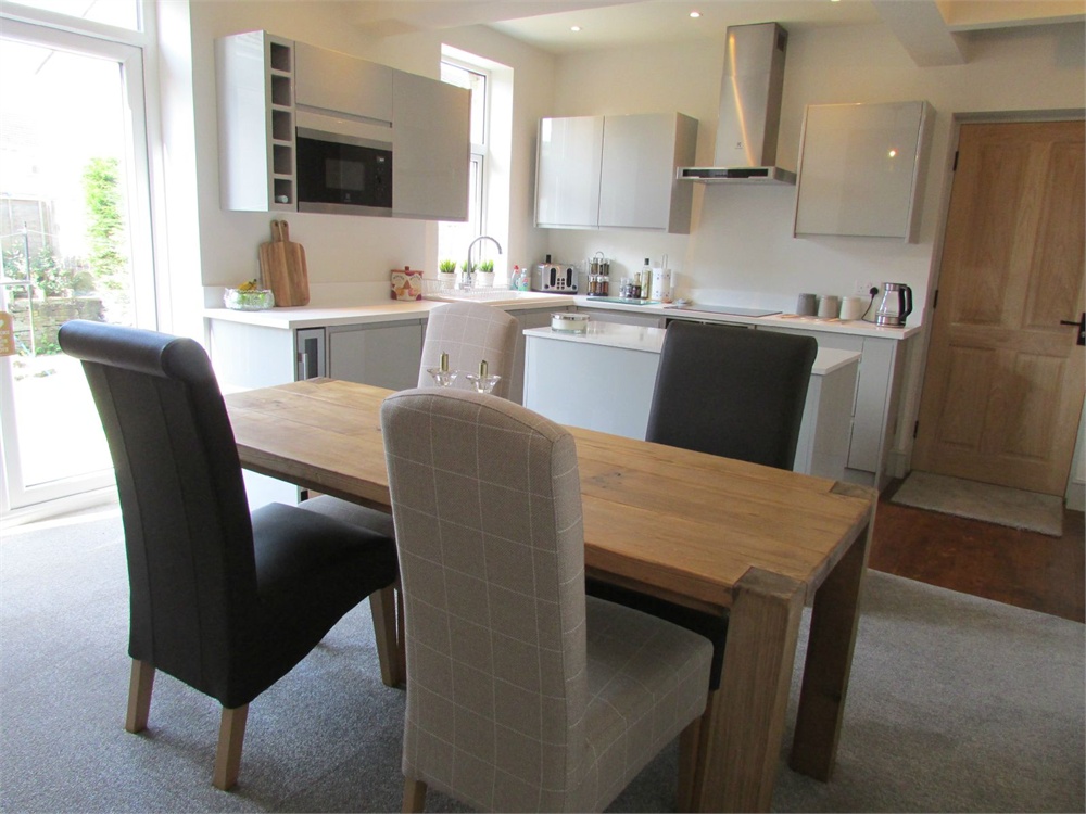 Vendale, Cinderhills Road, Holmfirth HD9 1EH
