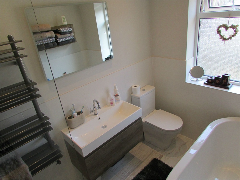 Vendale, Cinderhills Road, Holmfirth HD9 1EH