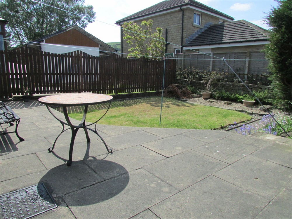 Vendale, Cinderhills Road, Holmfirth HD9 1EH