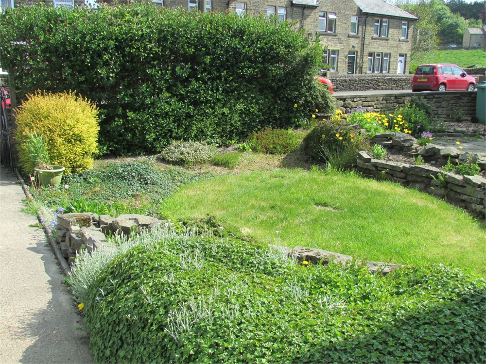 Vendale, Cinderhills Road, Holmfirth HD9 1EH