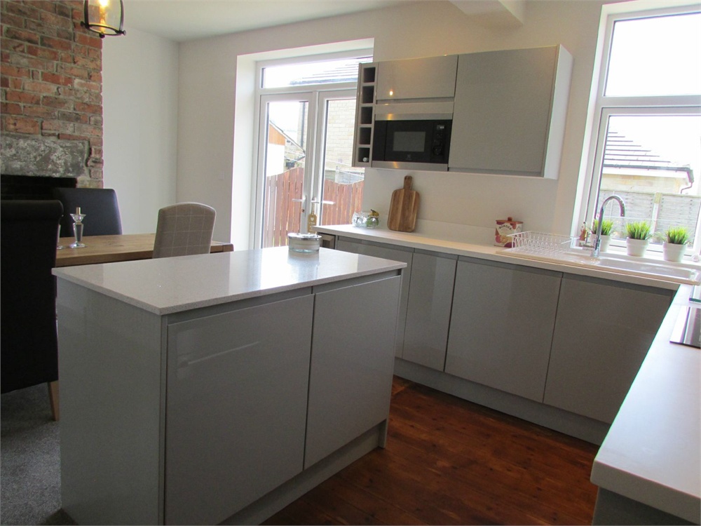 Vendale, Cinderhills Road, Holmfirth HD9 1EH