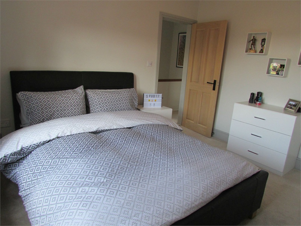 Vendale, Cinderhills Road, Holmfirth HD9 1EH