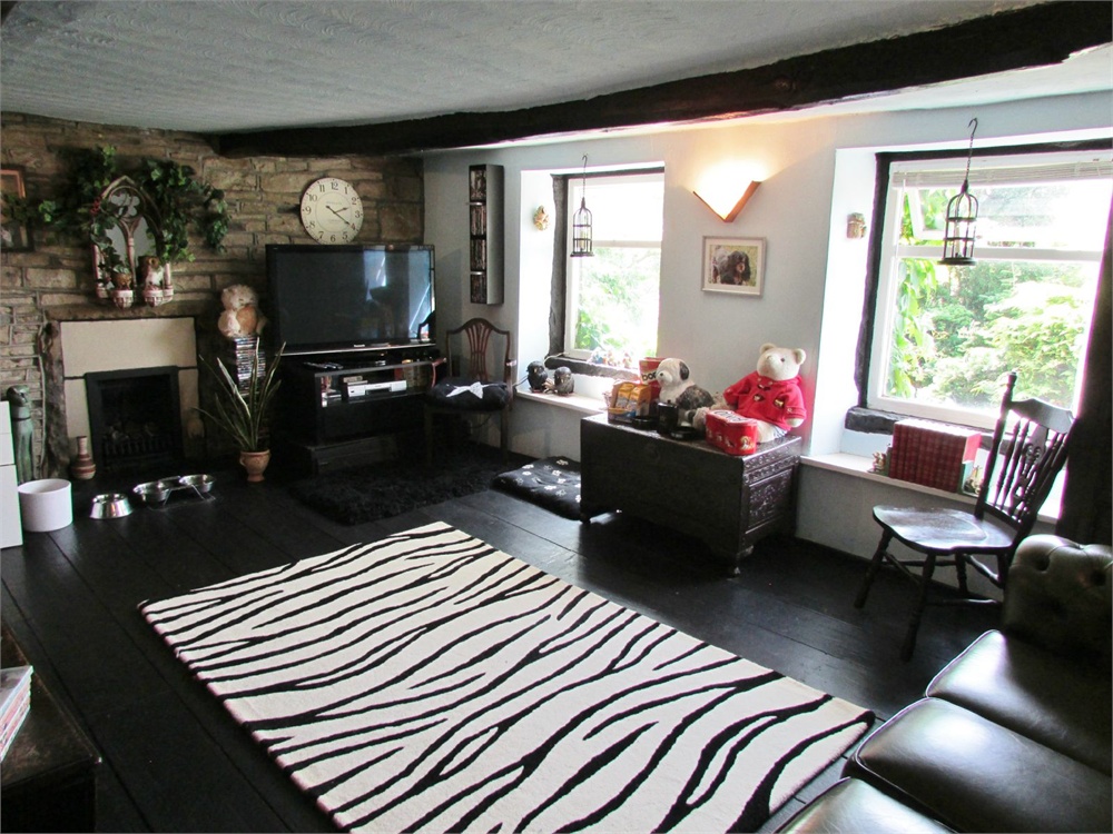 35 Underbank Old Road, Holmfirth