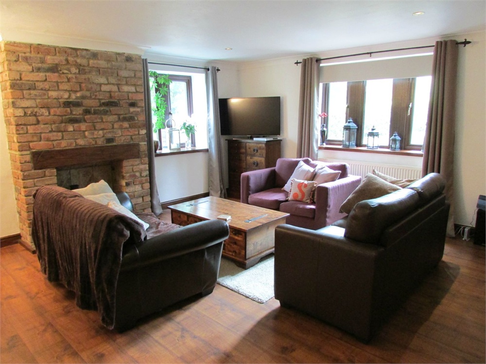 9 Miry Lane, Thongsbridge
