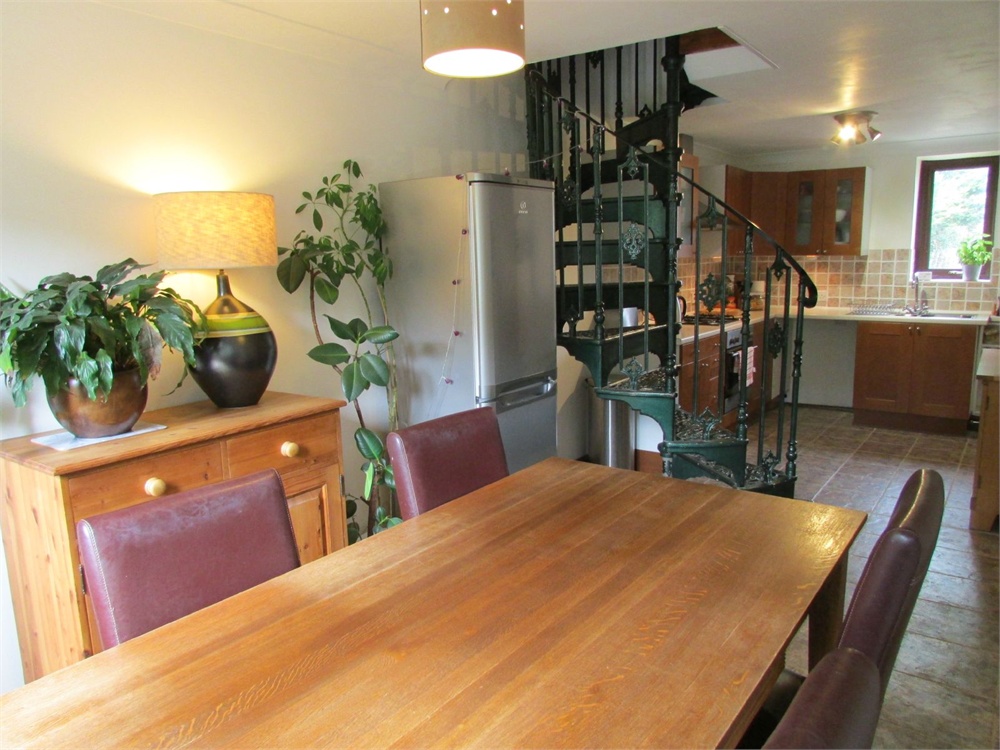 9 Miry Lane, Thongsbridge