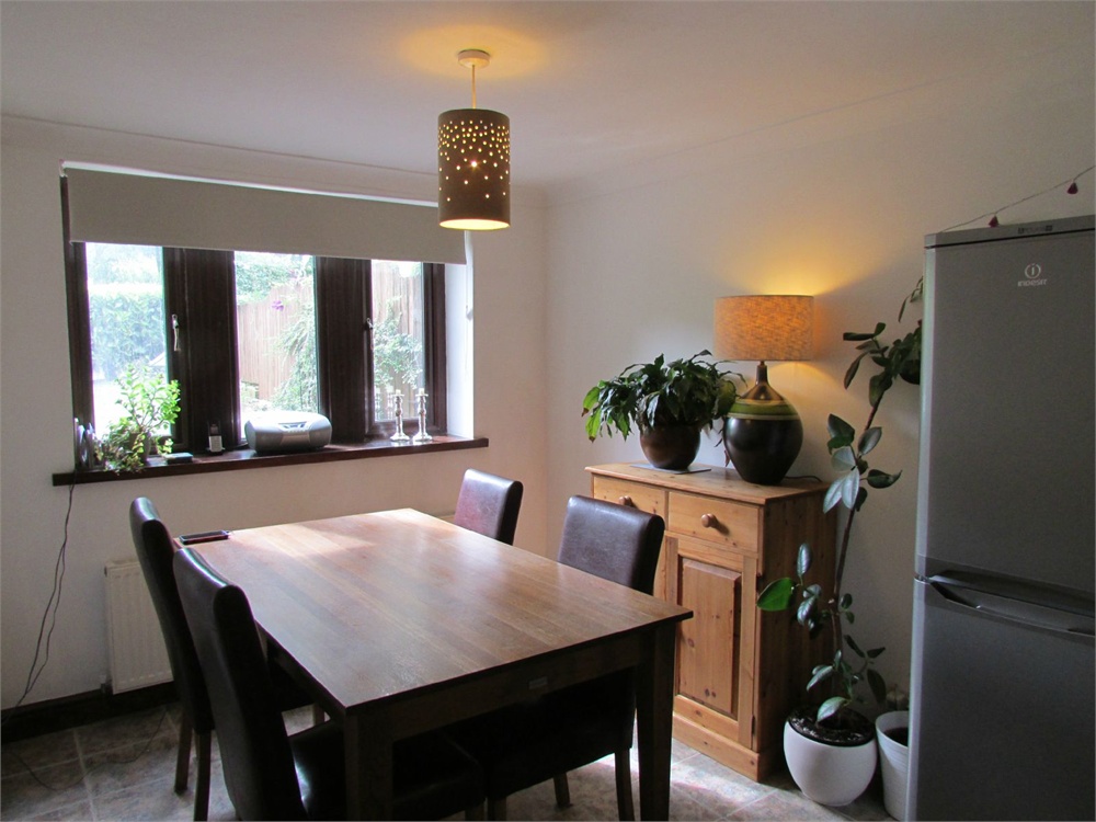 9 Miry Lane, Thongsbridge