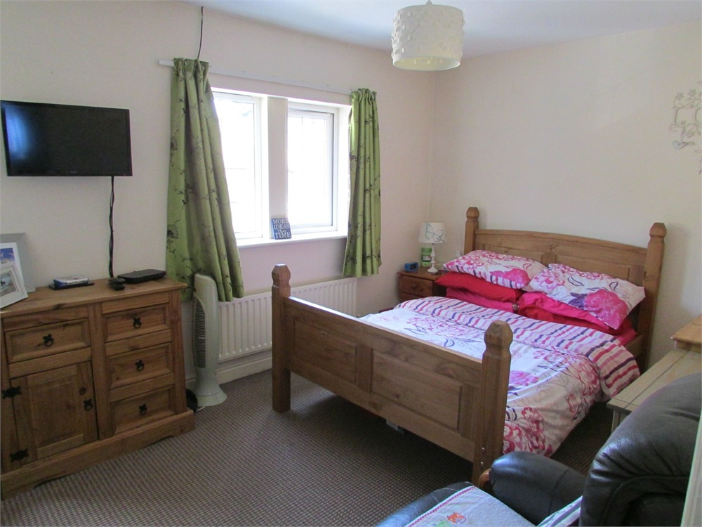 19 Holmebank Mews, Holmfirth, HD9 7EA