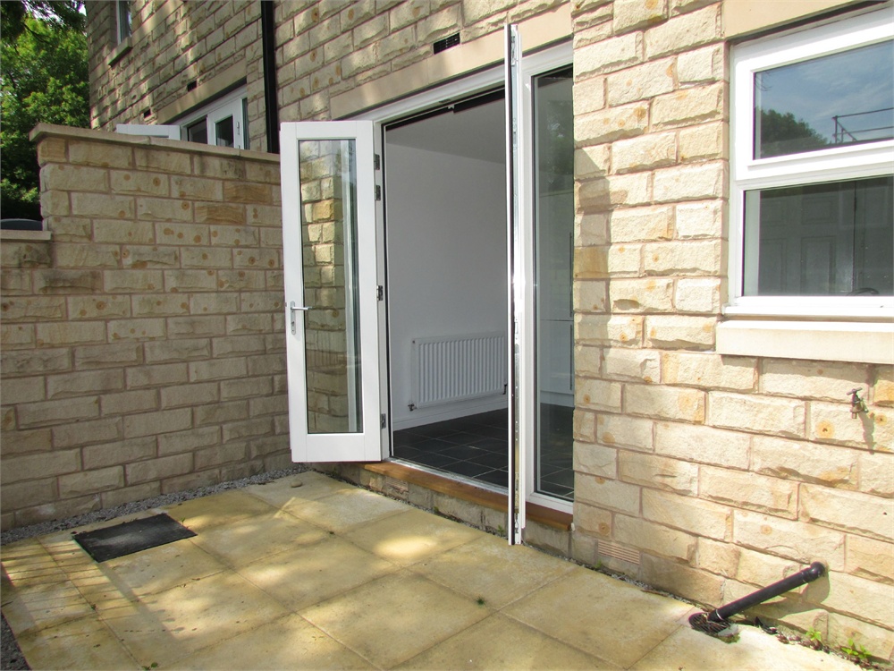 8 Woodland View, Holmfirth, HD9 3JE