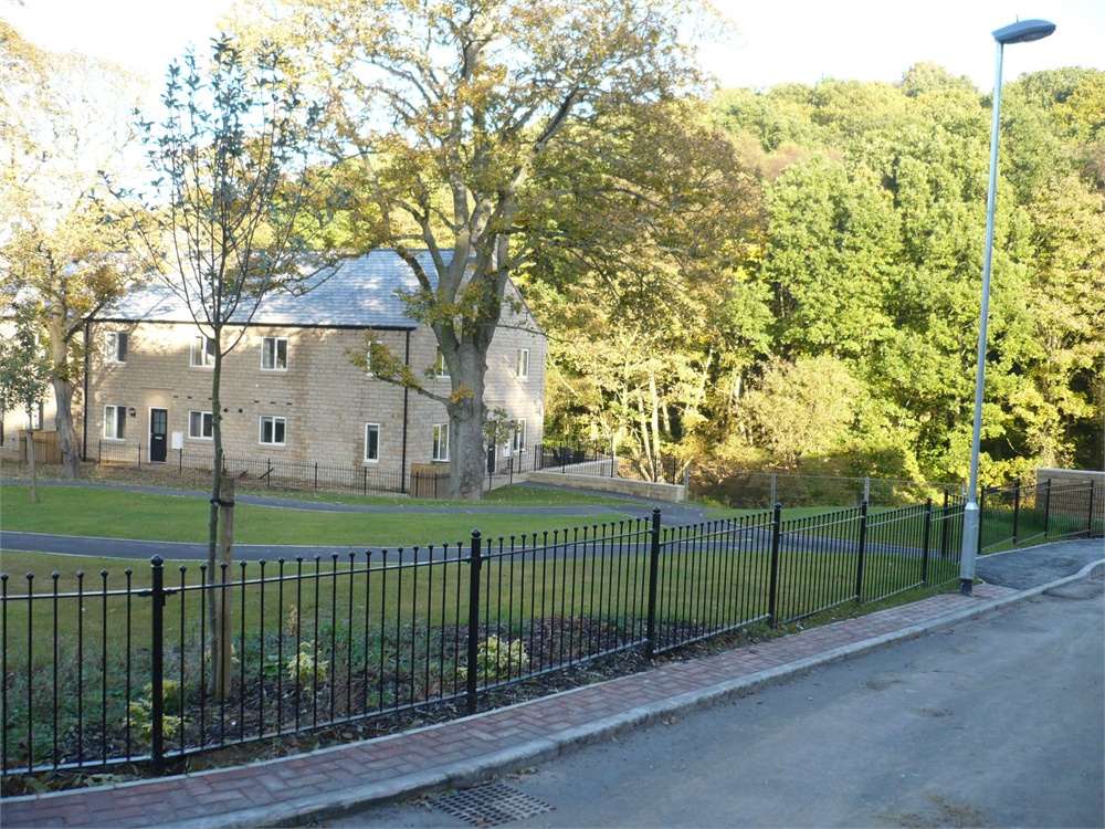 8 Woodland View, Holmfirth, HD9 3JE