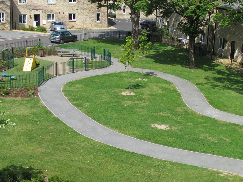 8 Woodland View, Holmfirth, HD9 3JE