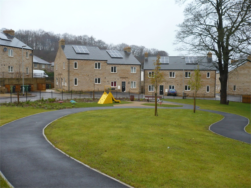 8 Woodland View, Holmfirth, HD9 3JE