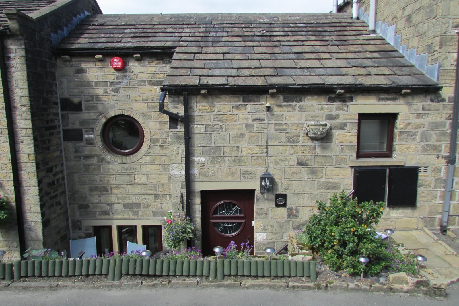 Cliff Hill Court, Holmfirth, HD9 1JF