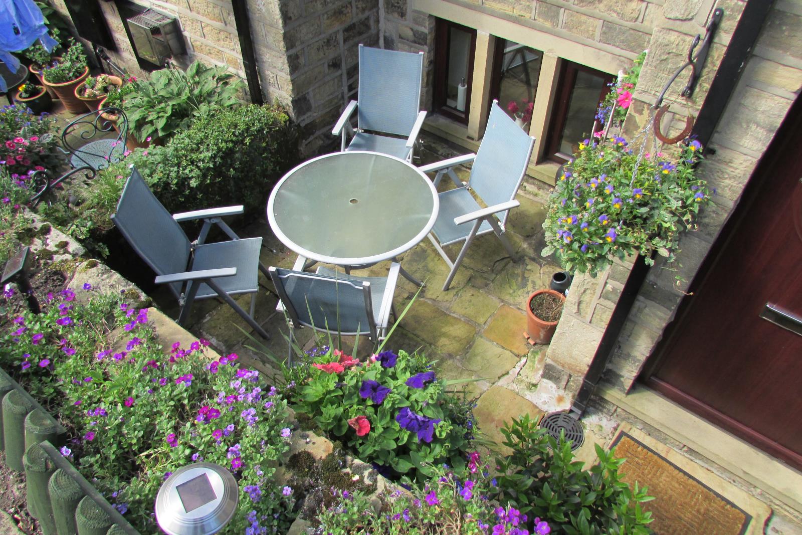 Cliff Hill Court, Holmfirth, HD9 1JF