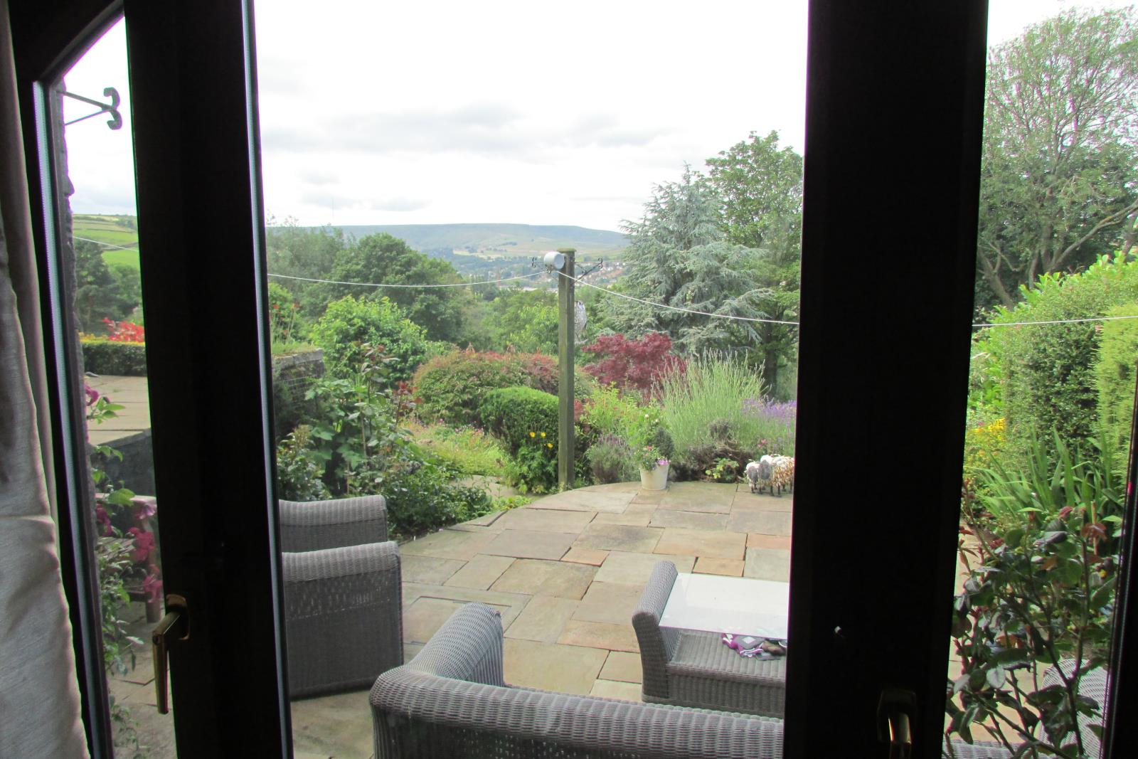 Cliff Hill Court, Holmfirth, HD9 1JF