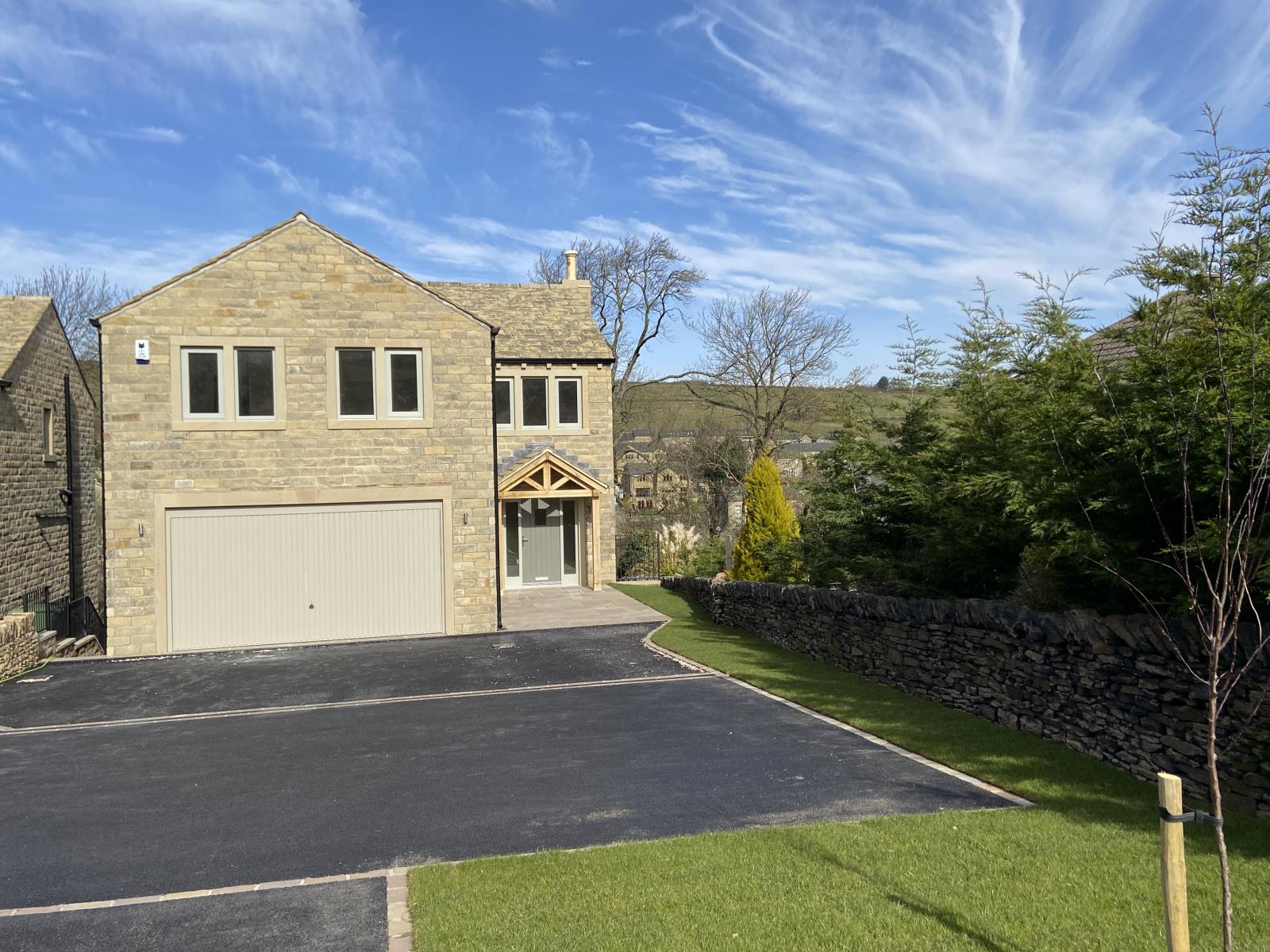 4 Laithe Court, Dobb Top, Holmbridge, HD9 2HU