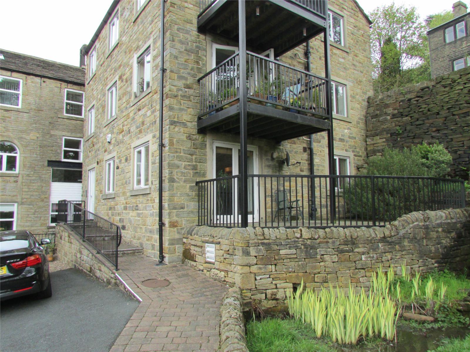 112 Underbank Old Road, Holmfirth, HD9 1AS