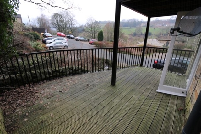 112 Underbank Old Road, Holmfirth, HD9 1AS
