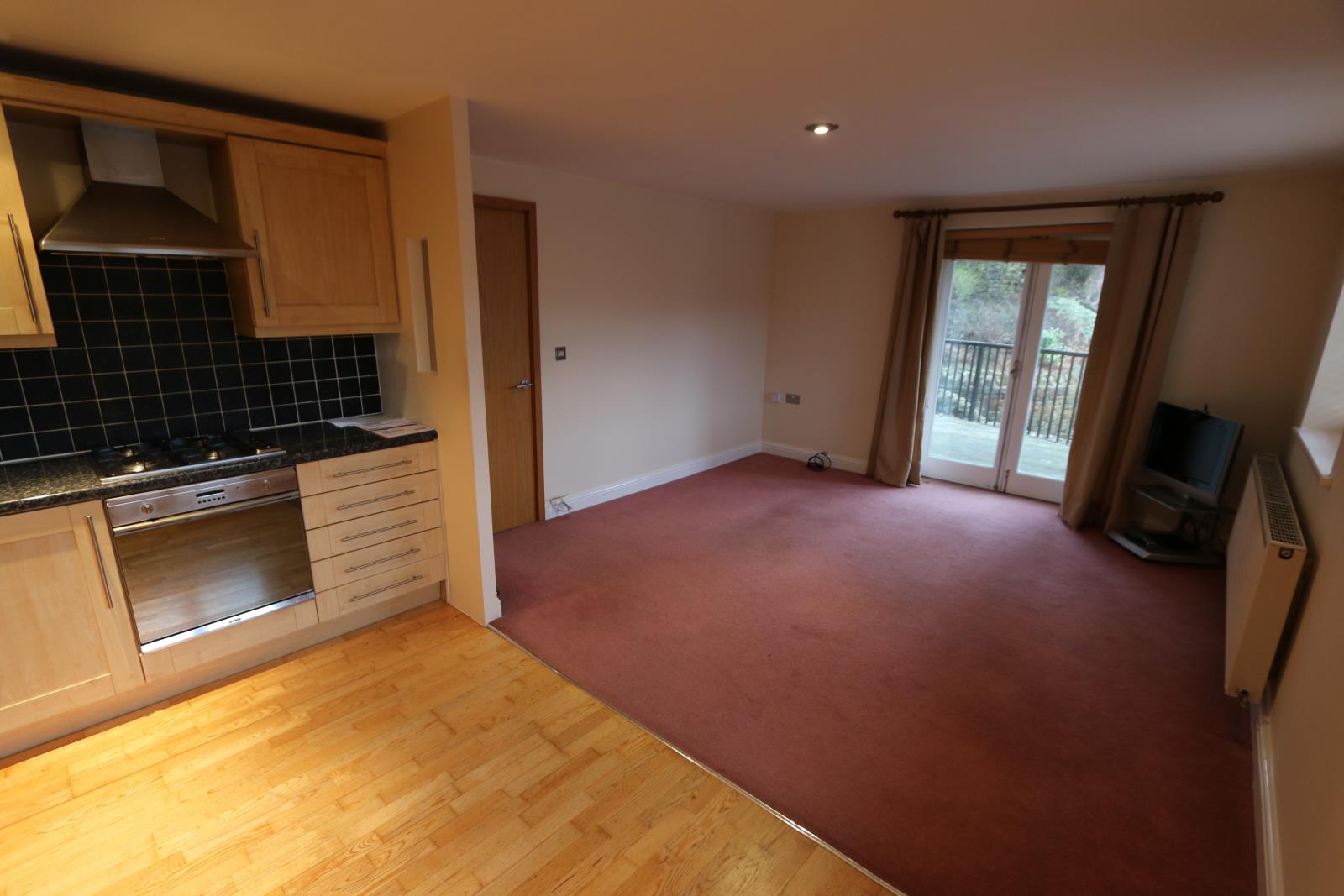 112 Underbank Old Road, Holmfirth, HD9 1AS