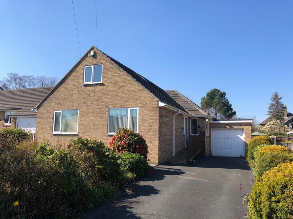 44 Long Fallas Crescent, Brighouse HD6 3TN