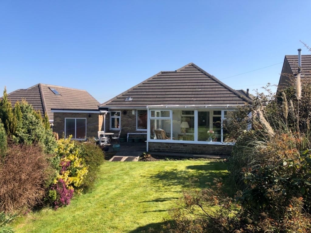 44 Long Fallas Crescent, Brighouse HD6 3TN