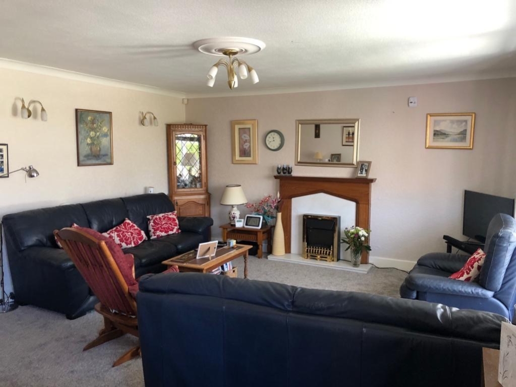 44 Long Fallas Crescent, Brighouse HD6 3TN