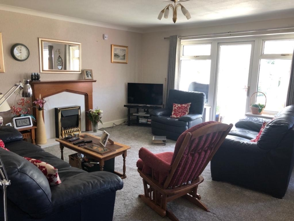 44 Long Fallas Crescent, Brighouse HD6 3TN