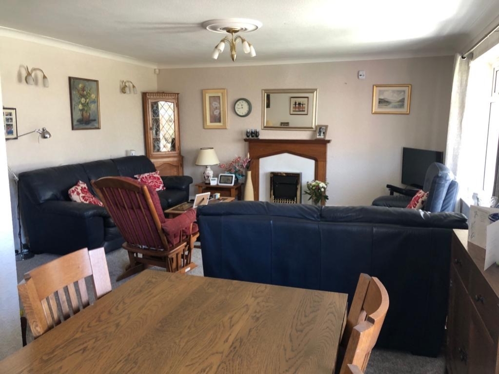 44 Long Fallas Crescent, Brighouse HD6 3TN