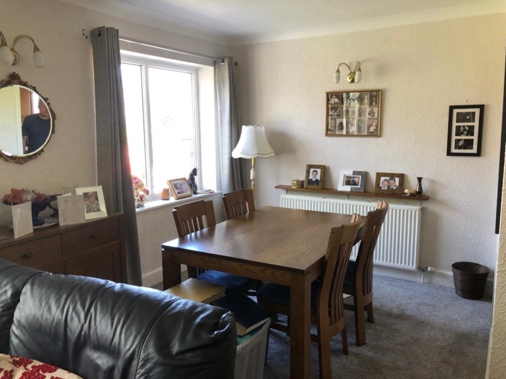 44 Long Fallas Crescent, Brighouse HD6 3TN
