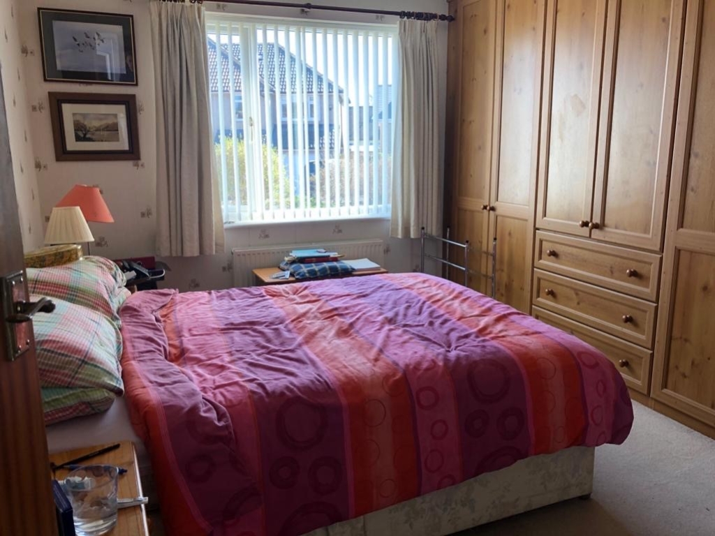 44 Long Fallas Crescent, Brighouse HD6 3TN