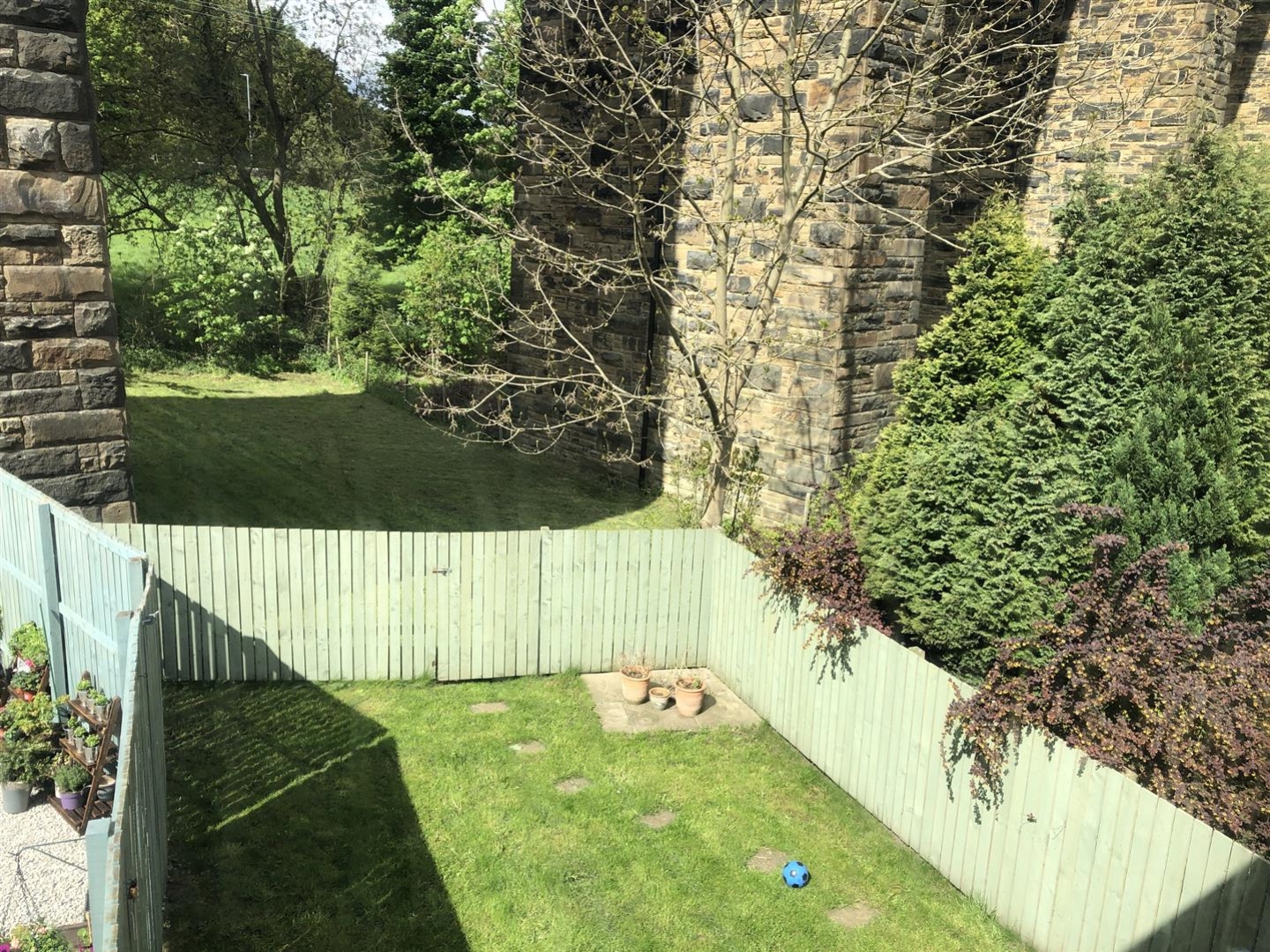 8 DALE CLOSE, DENBY DALE HD8 8RJ