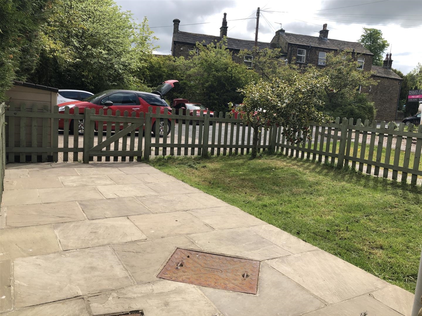 8 DALE CLOSE, DENBY DALE HD8 8RJ