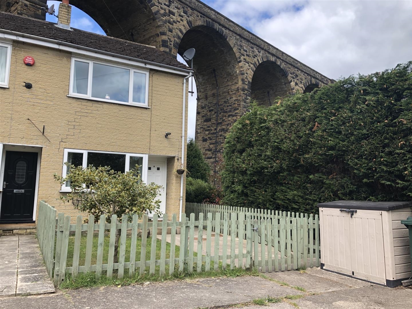 8 DALE CLOSE, DENBY DALE HD8 8RJ