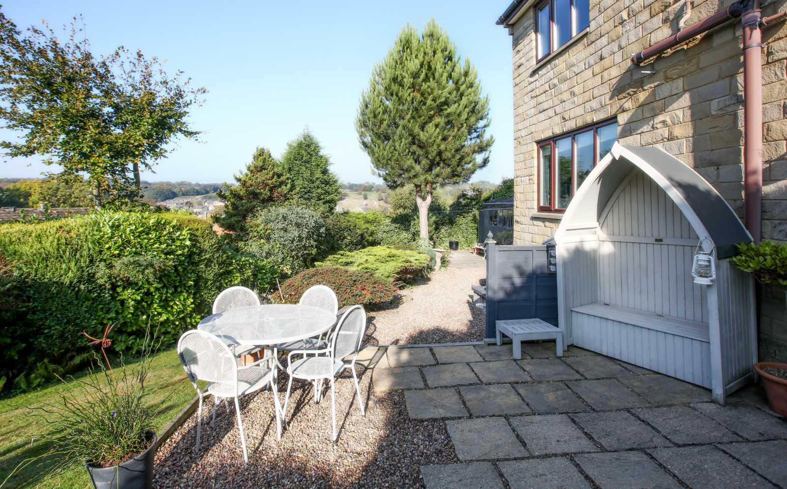 16 Revel Garth, Denby Dale, HD8 8TG