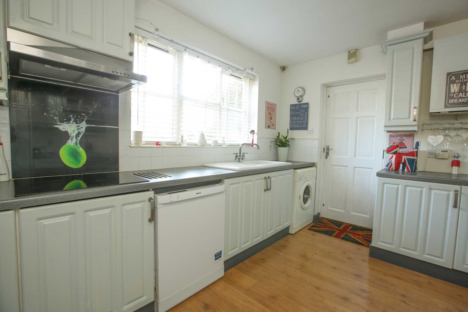 16 Revel Garth, Denby Dale, HD8 8TG