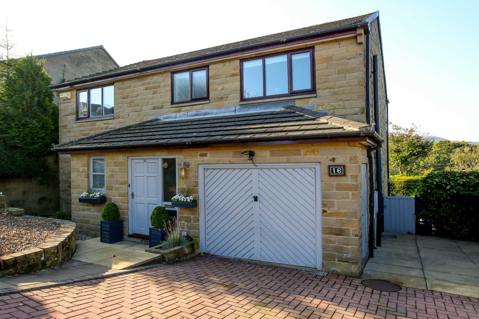 16 Revel Garth, Denby Dale, HD8 8TG