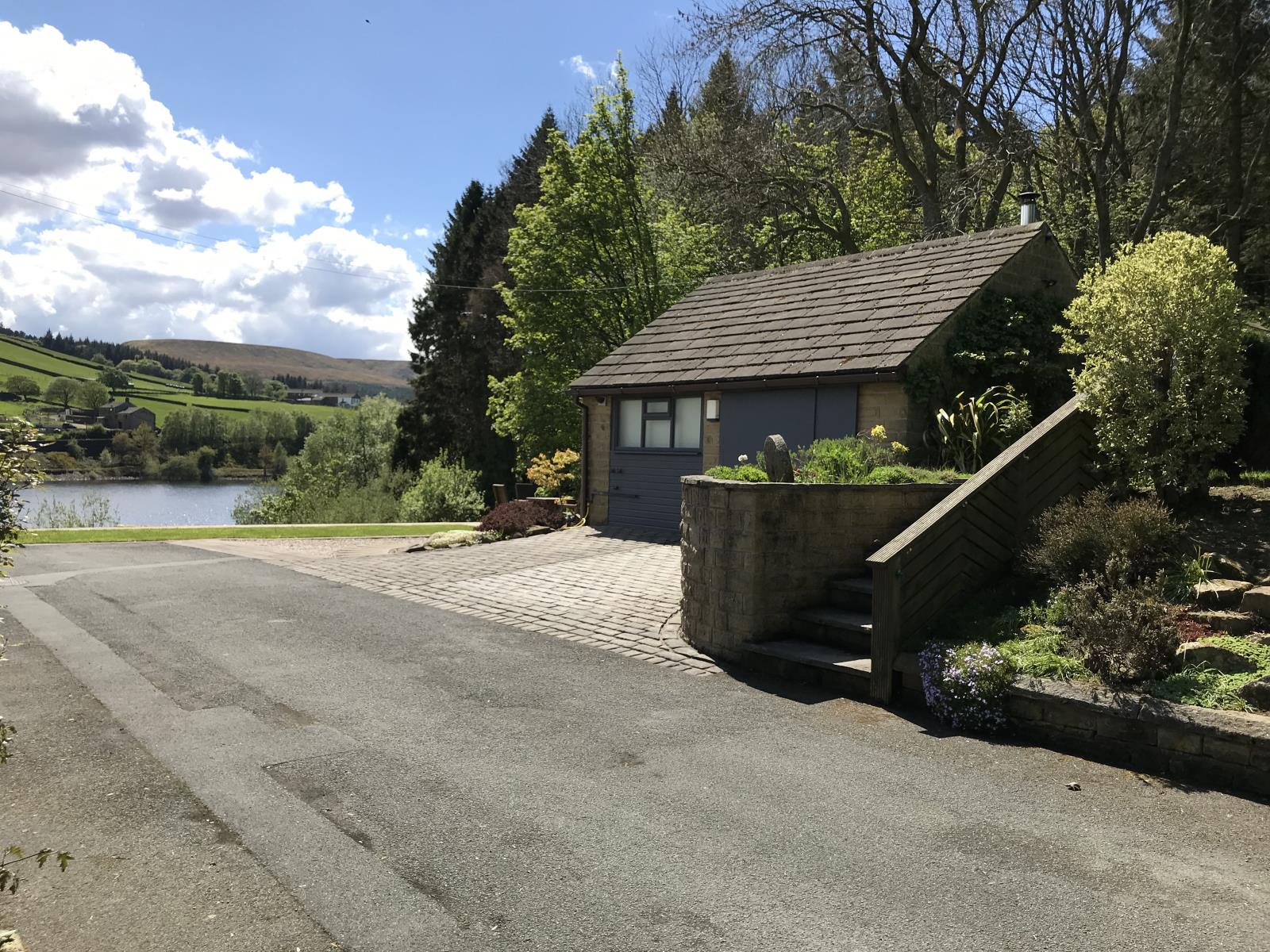 1 Wheat Close, Holmbridge, Holmfirth, HD9 2QL