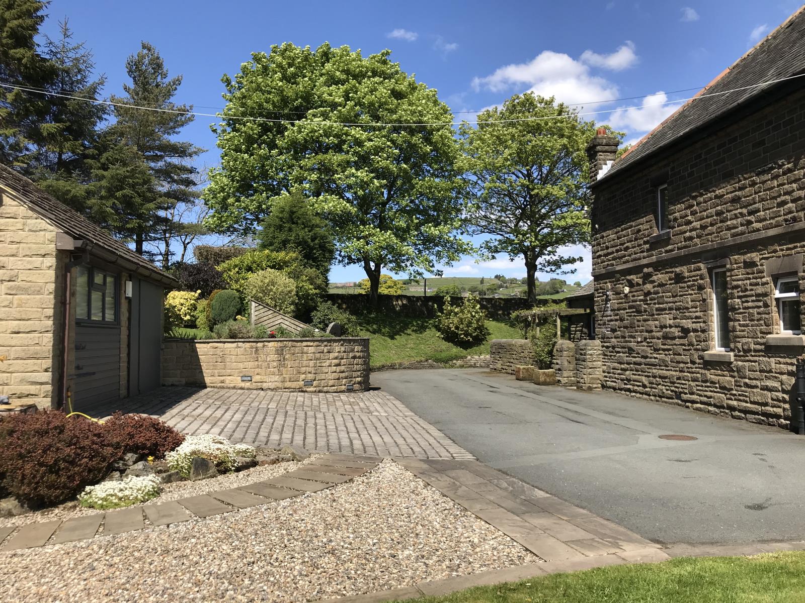 1 Wheat Close, Holmbridge, Holmfirth, HD9 2QL