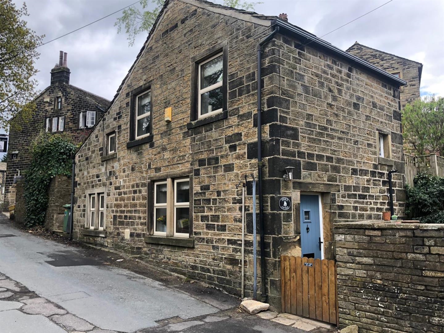 Stable Cottage, 37 Towngate, Hepworth, Holmfirth, HD9 1TE