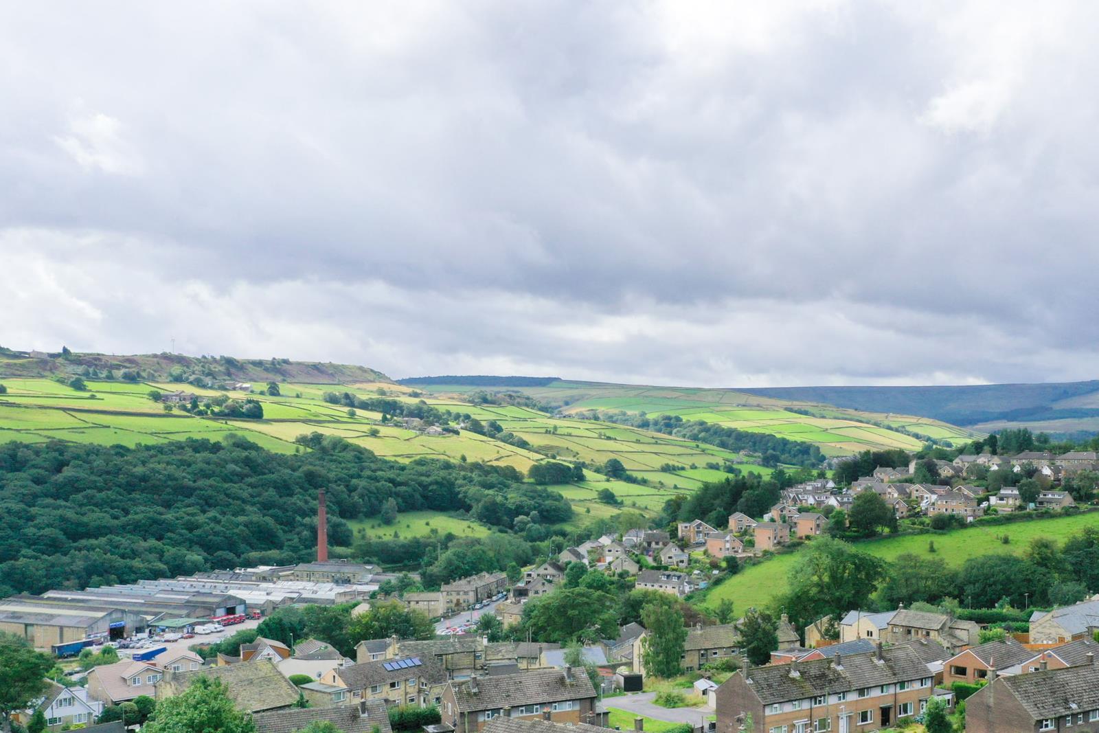 Greenacres, 124a Greenfield Road, Holmfirth, HD9 2LP