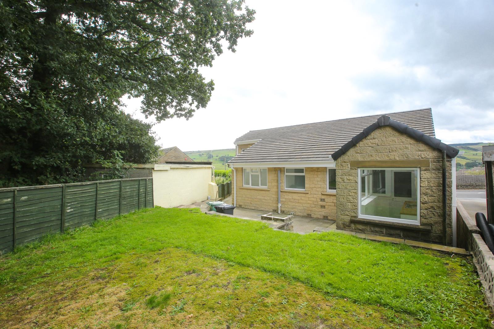 Greenacres, 124a Greenfield Road, Holmfirth, HD9 2LP