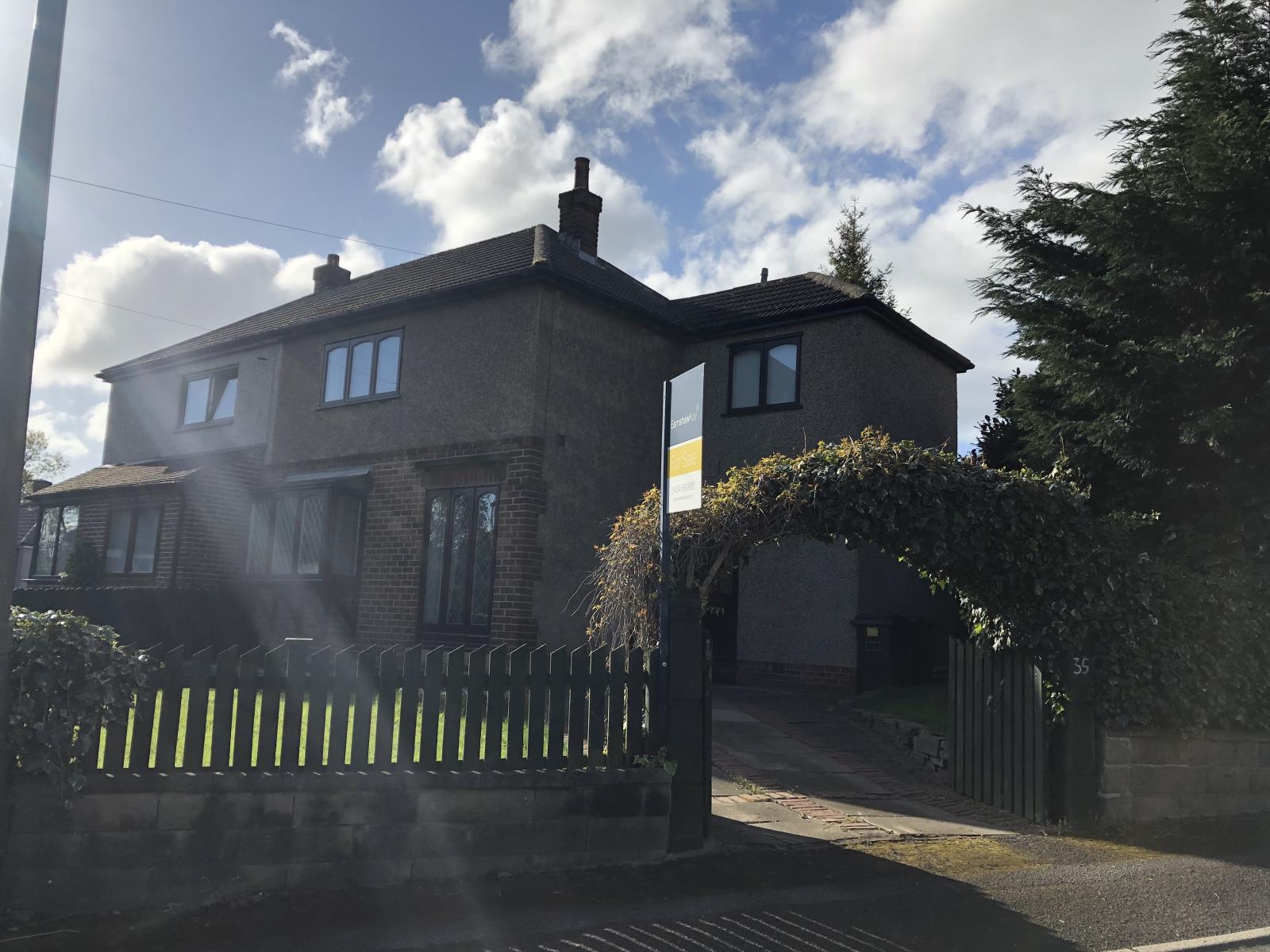 35 Woodedge Avenue, Dalton, Huddersfield, HD5 9UX